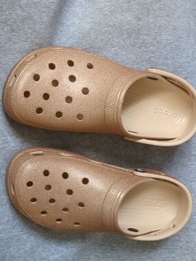 CROCS Metallic Rose Gold Platform Clogs